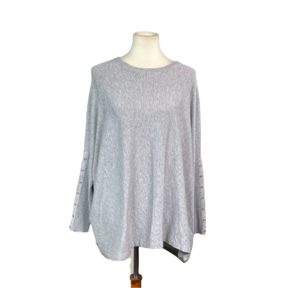 Woman’s Hannah gray sweater size XL